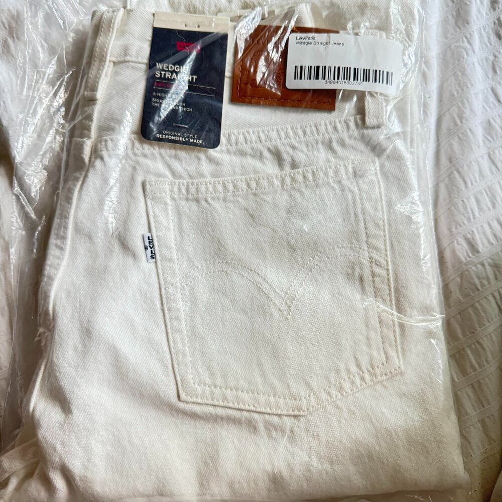 LEVIS wedgie straight 27 x 30 NWT